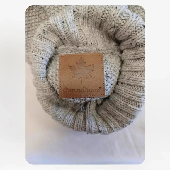 Canadiana Grey Wool Turtleneck Sweater Size Small - Picture 7 of 7